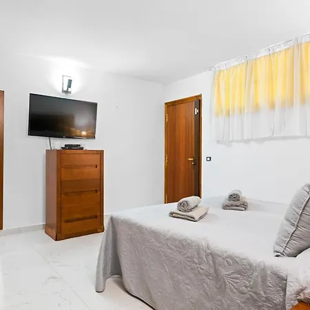 Neptuno Pool And Beach Private Access Puerto de Santiago  Zewnętrze zdjęcie