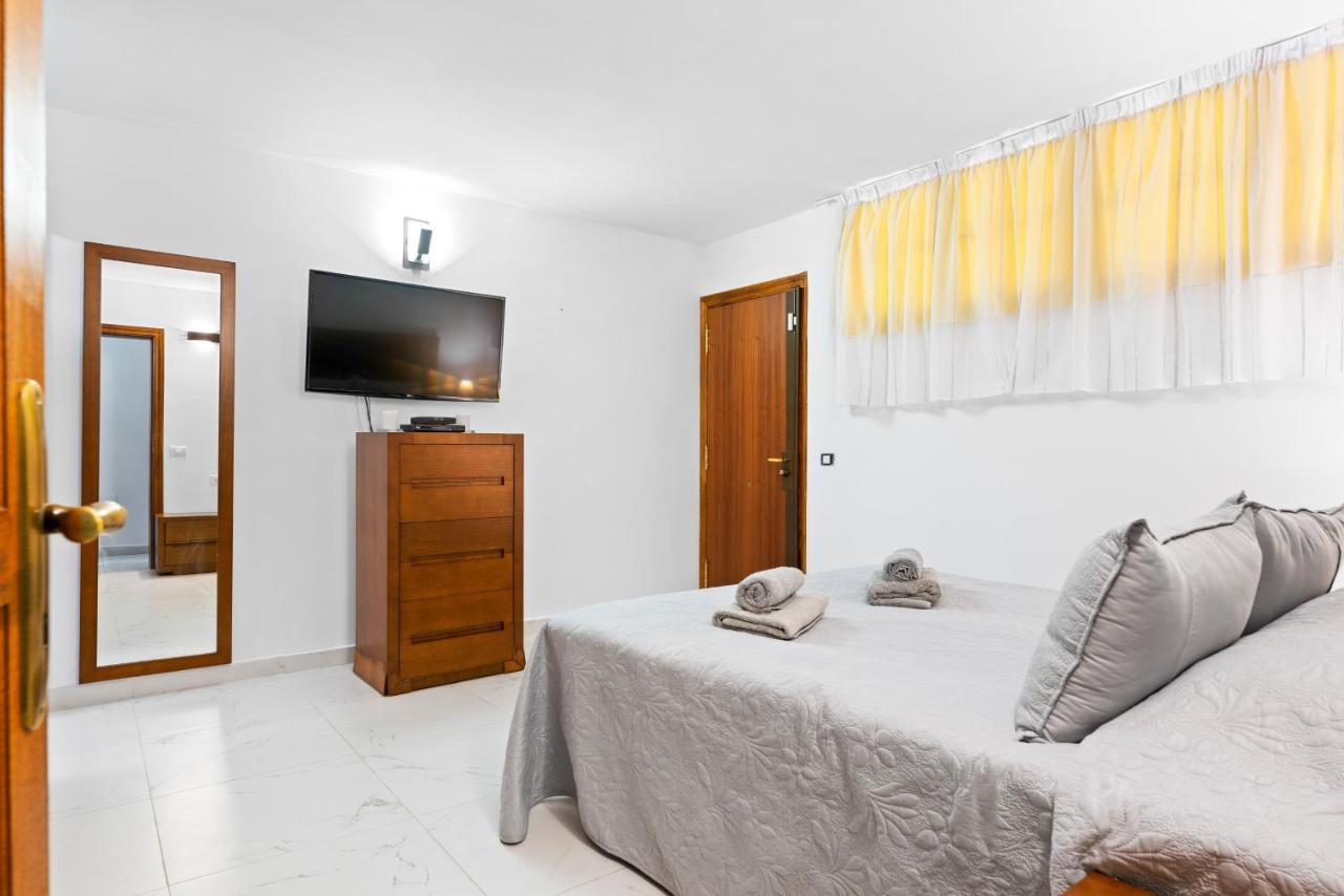 Neptuno Pool And Private Access Puerto de Santiago (Tenerife)